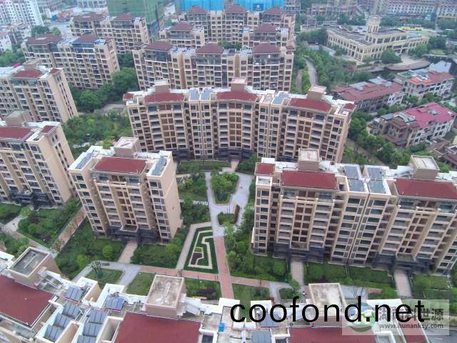 鵬基深業叡城項目(mu)太陽能熱水係統(tong)工程