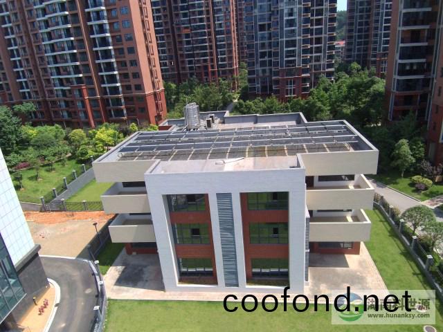 恆(heng)生碧水龍庭二期22棟幼兒園屋(wu)頂太陽能熱水係統