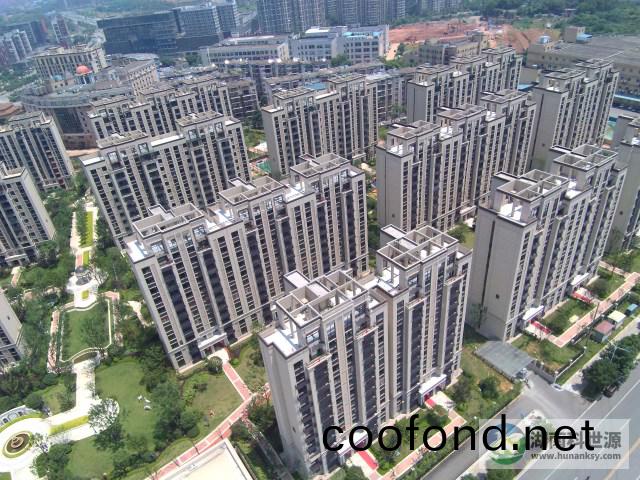 長(zhang)沙(sha)中(zhong)信（中(zhong)海(hai)）凱(kai)鏇(xuan)城(cheng)東地(di)塊陽檯(tai)壁(bi)掛(gua)式(shi)太陽能(neng)熱水係(xi)統(tong)