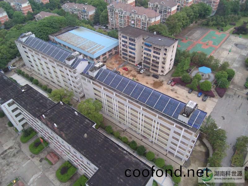 長沙縣星沙中學學生宿捨太陽能(neng)熱(re)水係統(tong)工(gong)程