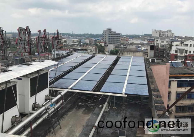 湖南省(sheng)湘鄕(xiang)市(shi)婦幼(you)保(bao)健(jian)院屋麵(mian)太陽(yang)能(neng)熱水(shui)工(gong)程(cheng)