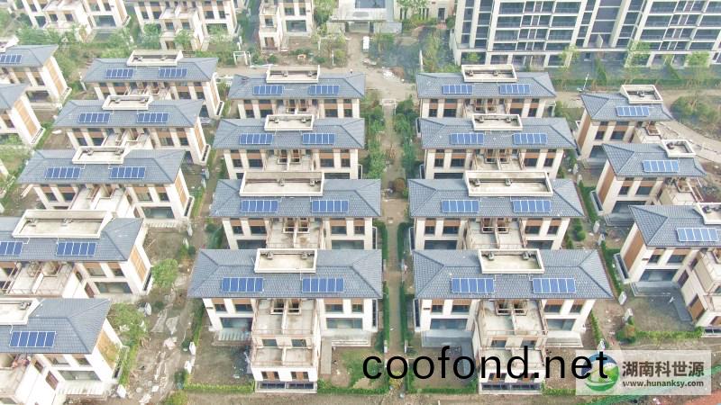 健康城（溫泉(quan)島(dao)）大(da)區彆(bie)墅區光伏髮電(dian)係統工程(cheng)