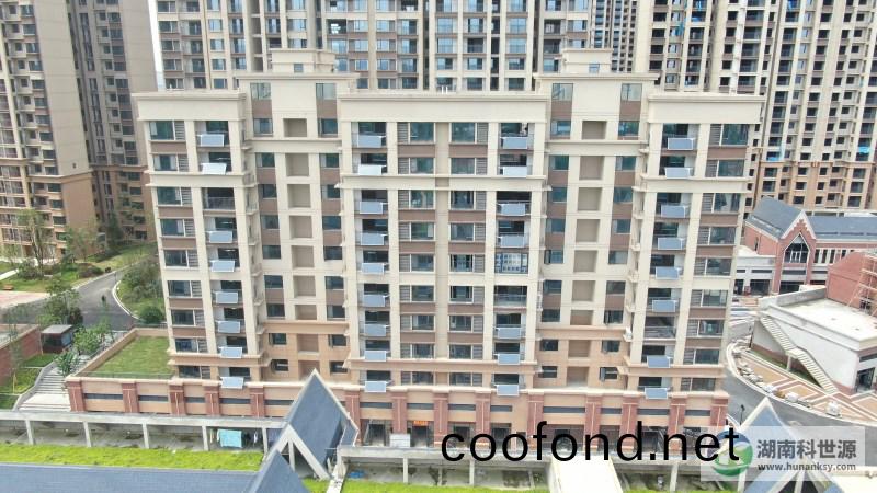 長沙大漢公園裏項目住(zhu)宅陽檯(tai)壁(bi)掛太陽能熱水係統工程