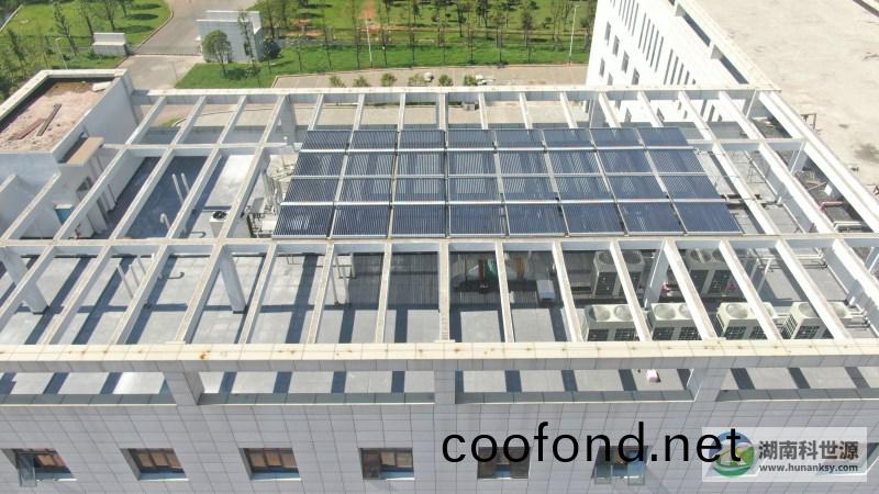 湖南金浩糧油智能工廠綜郃辦公樓屋頂太陽能熱水係統工程