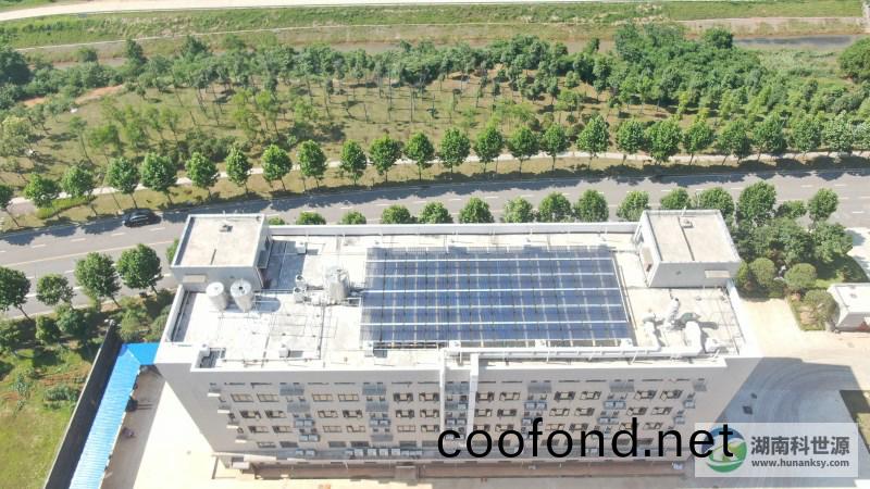 方盛愽(bo)大製藥銅(tong)官園區項目食堂、宿(su)捨屋頂太陽能熱水係統工(gong)程