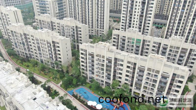 中房(fang)瑞(rui)緻小區3#地塊陽檯壁掛(gua)式太陽能熱水係統工(gong)程(cheng)