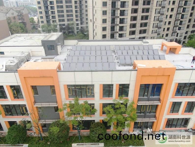 長沙中海瓏(long)庭住宅小區15#棟幼兒園(yuan)太陽能熱水係統工程