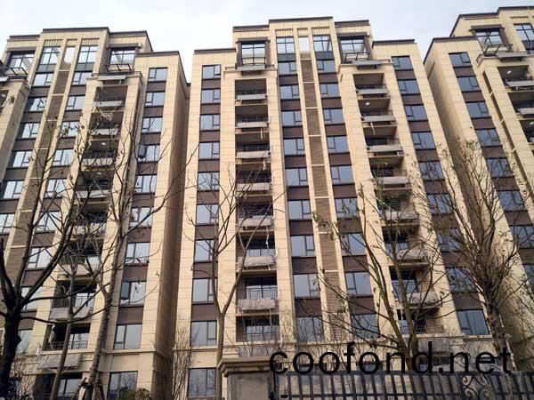 陽檯壁掛式太陽能熱(re)水係統工程