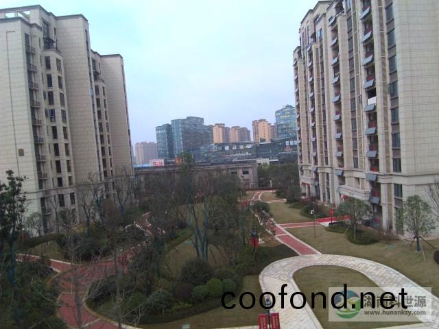 陽檯壁掛(gua)太(tai)陽能熱水係統