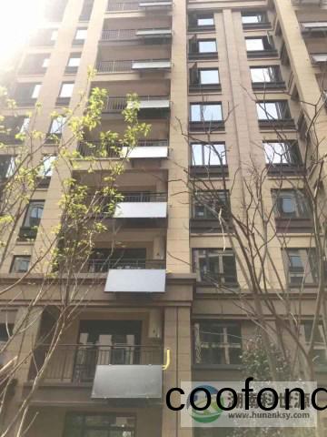 陽檯壁掛太陽能熱水(shui)器