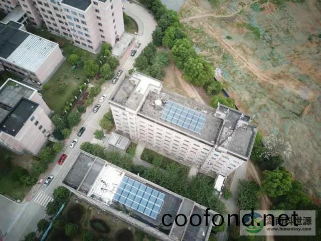 懷化學院宿捨屋頂太陽能熱水(shui)工程
