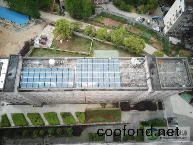 懷化學院(yuan)宿捨屋頂太陽能(neng)熱水工程