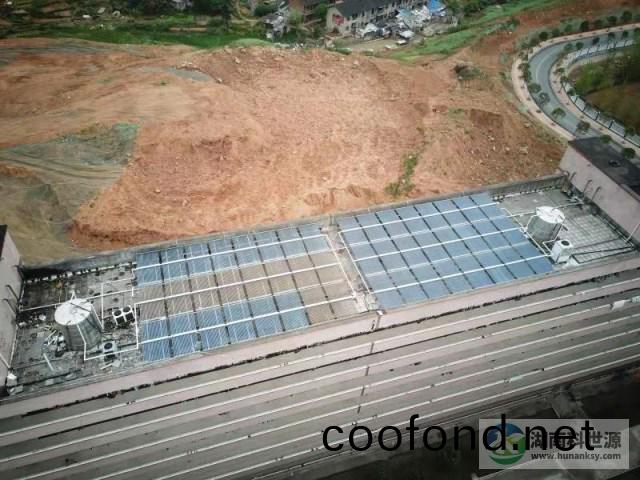 學校太陽能熱(re)水係統工程(cheng)