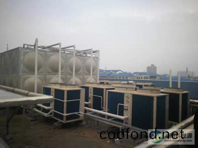 學校屋(wu)頂空氣能熱水(shui)工程