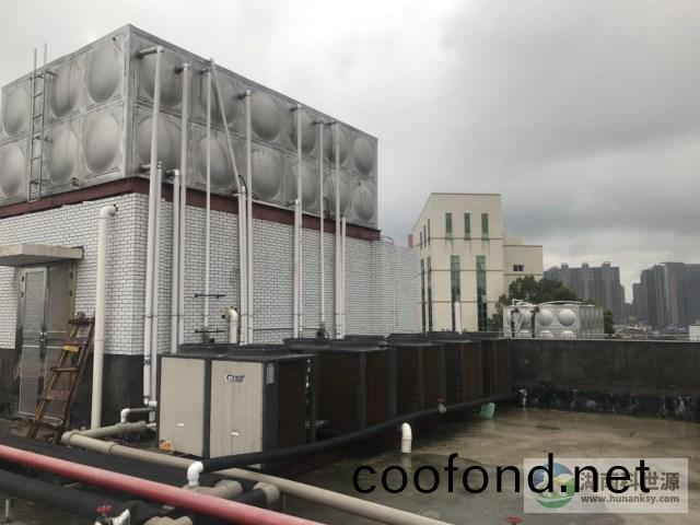 學校空氣能熱(re)水係(xi)統