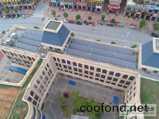 學校太陽(yang)能熱水係(xi)統