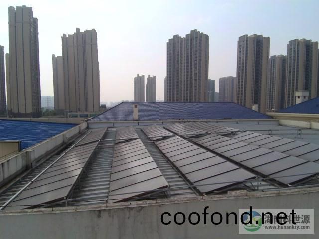 平闆太陽能熱水(shui)係統(tong)