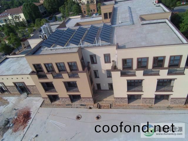 幼兒園屋頂太(tai)陽能熱(re)水係(xi)統