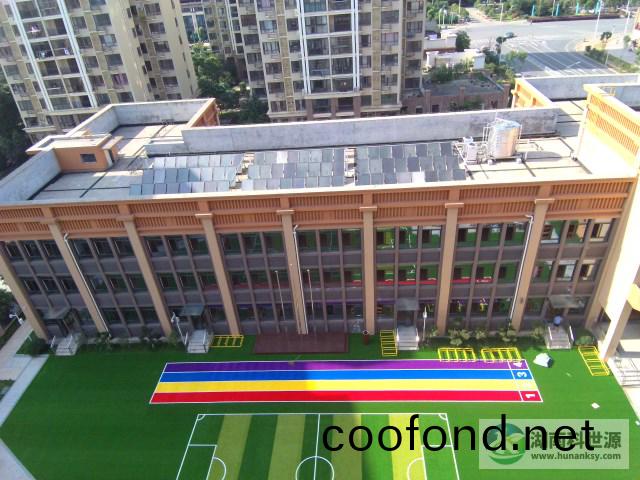 幼(you)兒園平闆(ban)太陽(yang)能熱(re)水係統(tong)