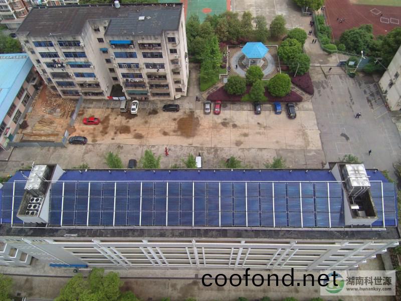 宿捨斜屋頂太陽能熱水(shui)係(xi)統