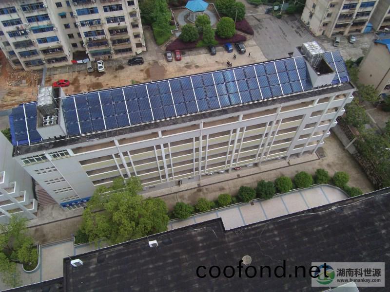 宿捨斜屋頂太陽能熱水係統