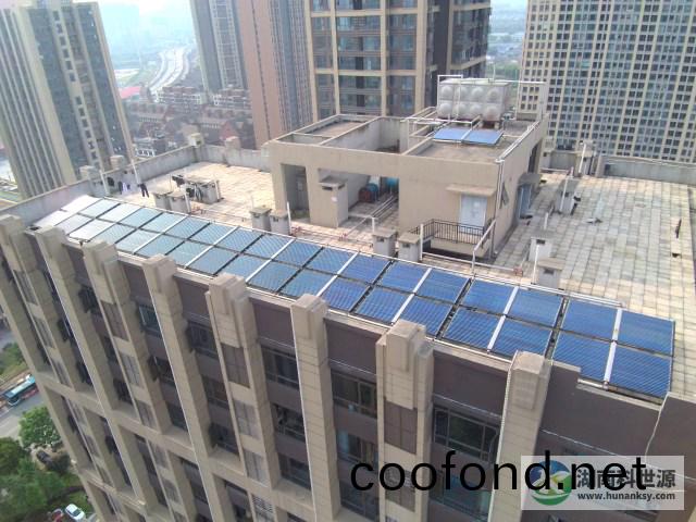 真空筦太陽能熱(re)水係(xi)統