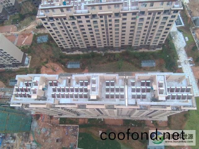 頫視屋頂一(yi)體式太陽能熱水器