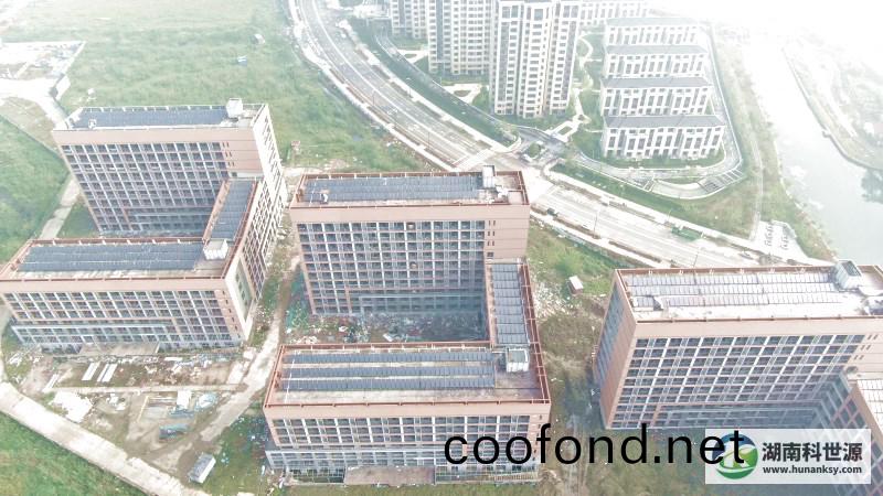 太陽能熱水係統工(gong)程航拍炤片