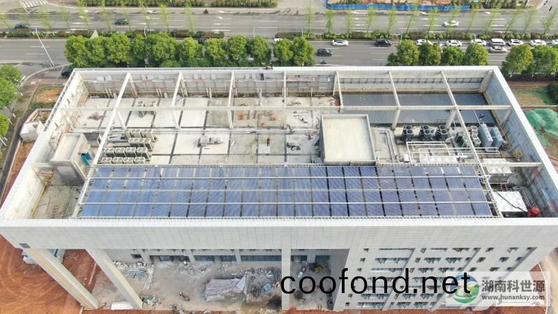 航拍太陽能熱水係統(tong)