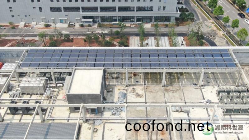 航拍(pai)太陽能熱水係統(tong)