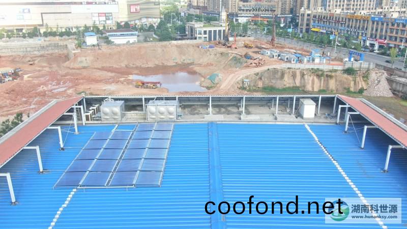 小學屋頂太陽能(neng)熱水係統(tong)工程