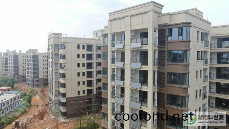 陽檯壁掛太陽能熱(re)水器(qi)