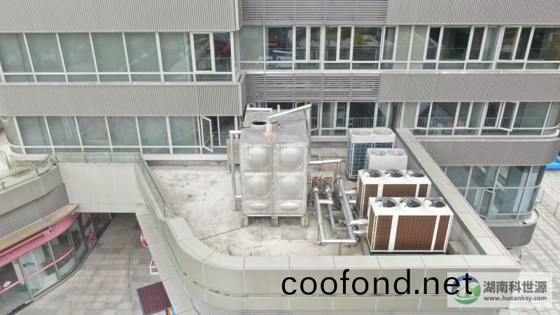 裠(qun)樓輔熱(re)設備及儲熱水箱