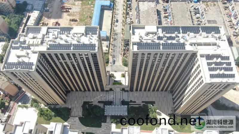 平闆太陽能熱水係(xi)統